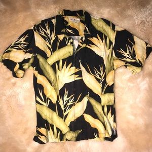 Vintage Tommy Bahama Hawaiian dress shirt button
